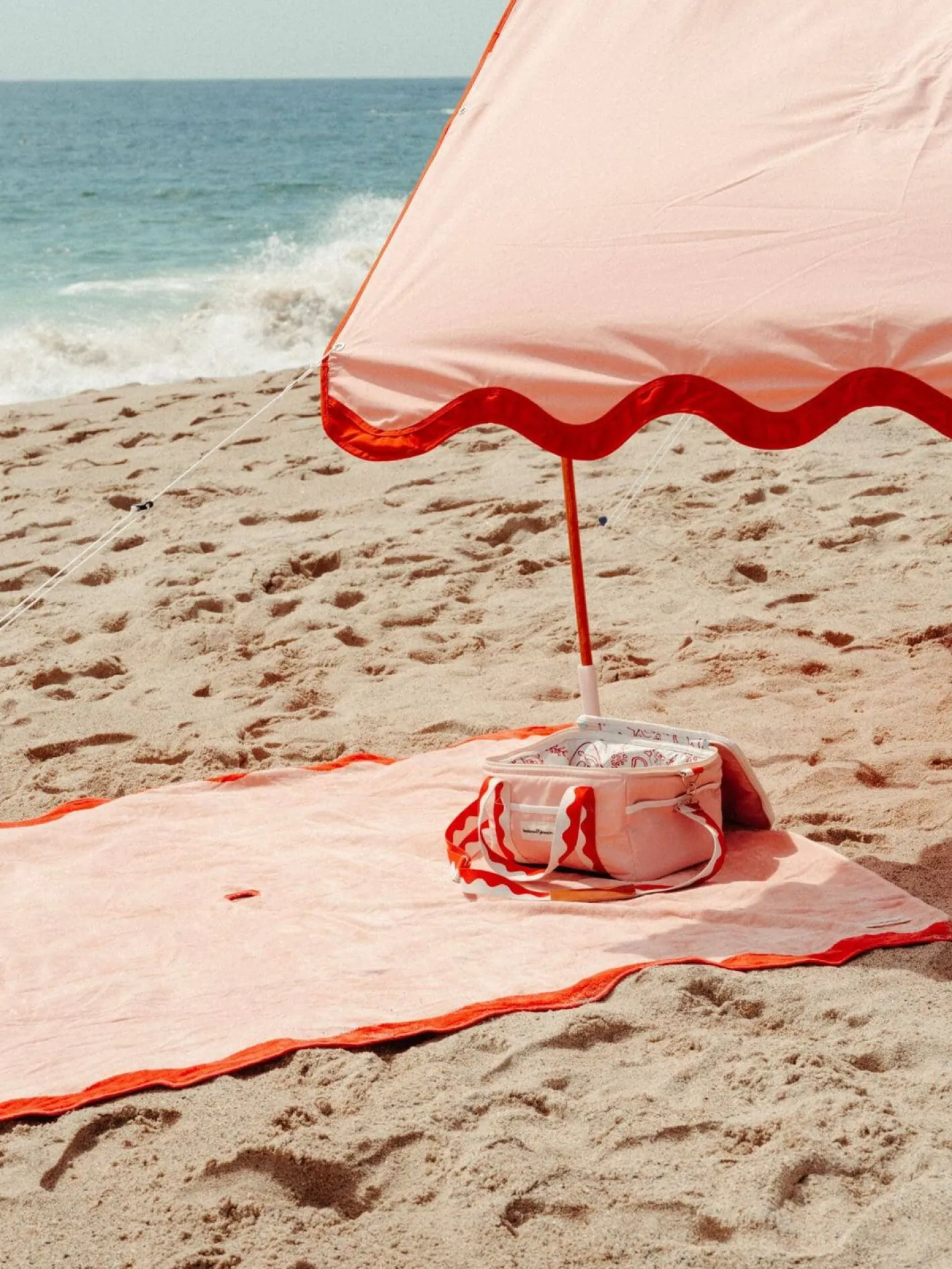Business & Pleasure Co. The Premium Beach Tent - Rivie Pink