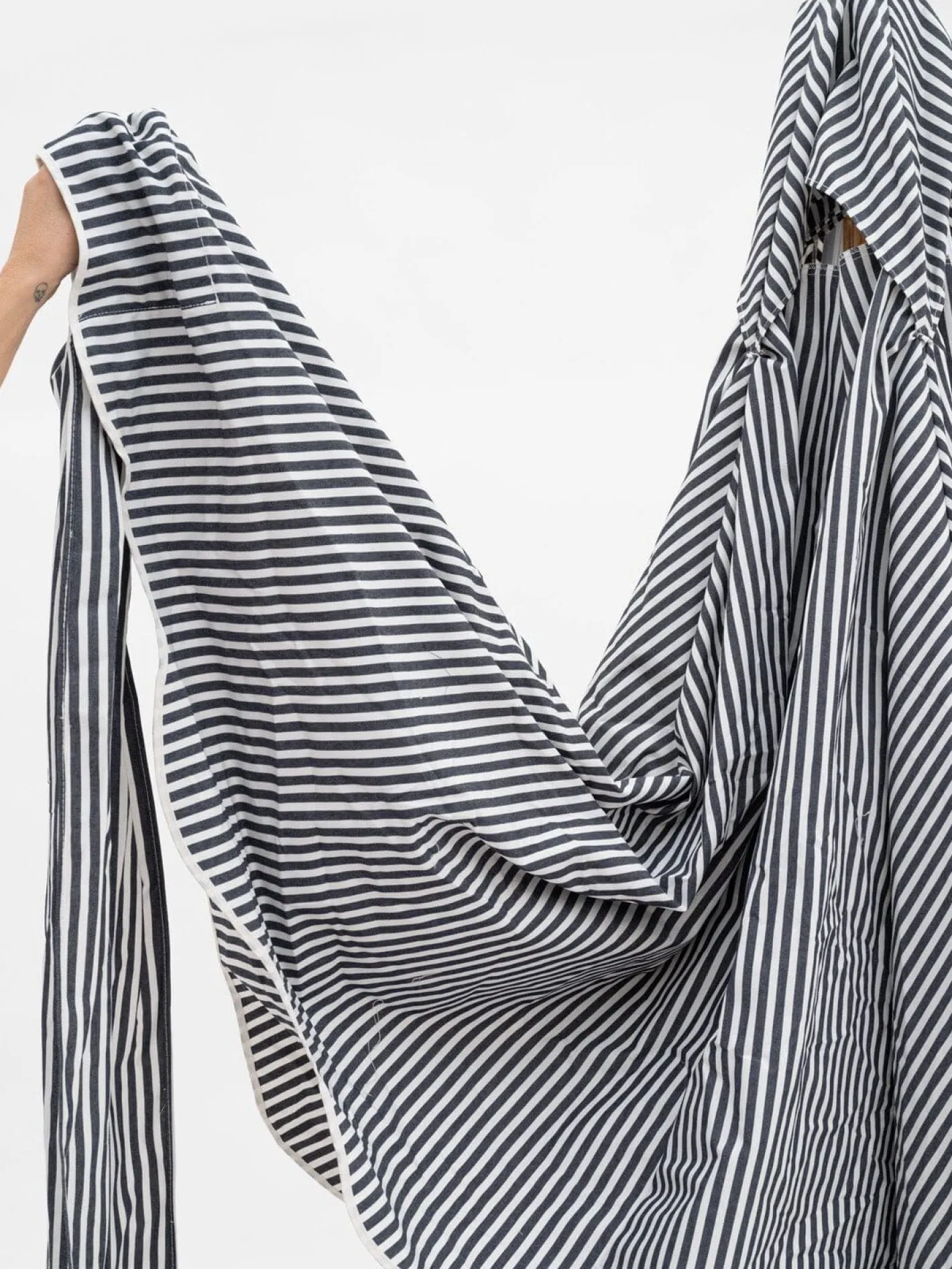 Business & Pleasure Co. The Xl Cabana - Lauren'S Navy Stripe