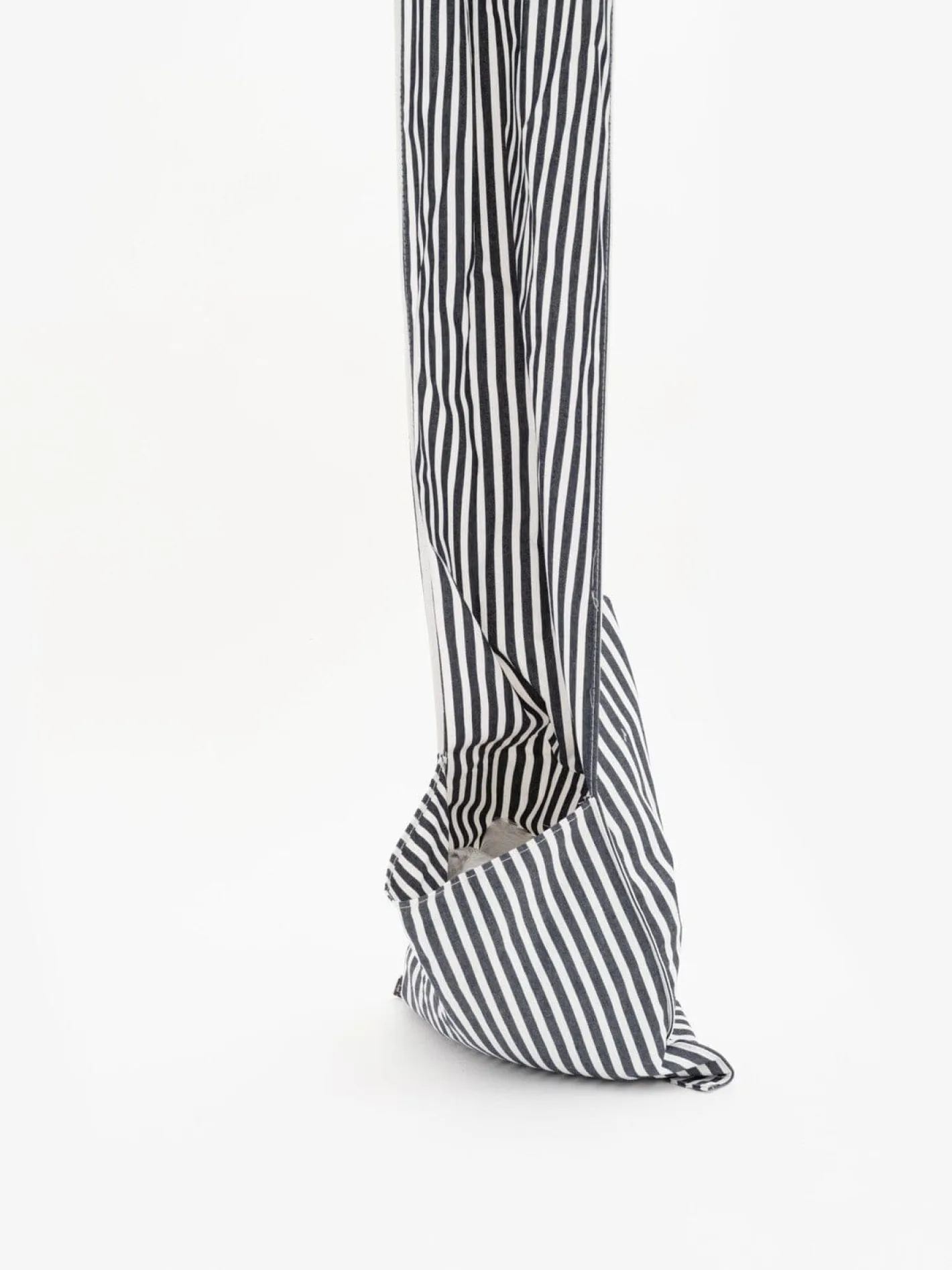 Business & Pleasure Co. The Xl Cabana - Lauren'S Navy Stripe